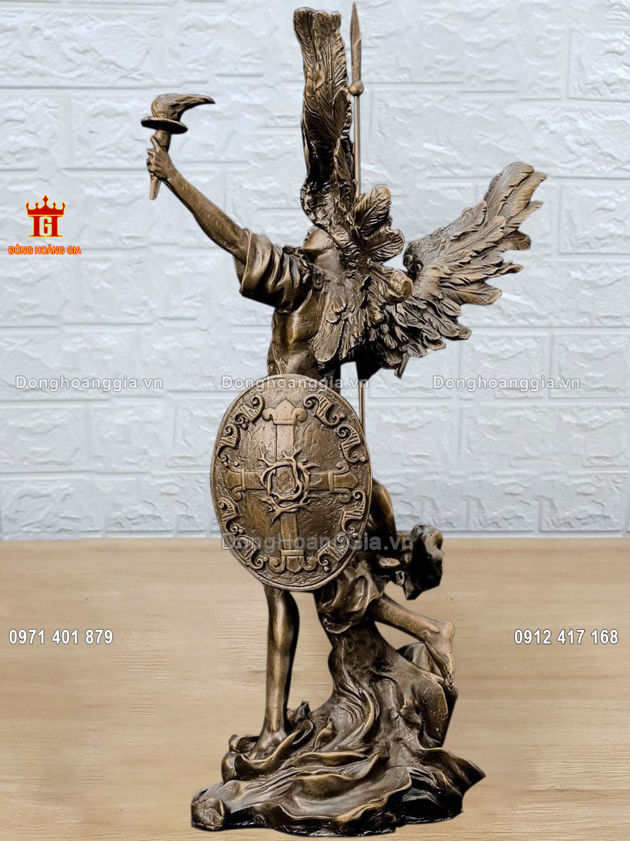 Tượng Công Giáo được đúc hoàn toàn từ nguyên liệu đồng